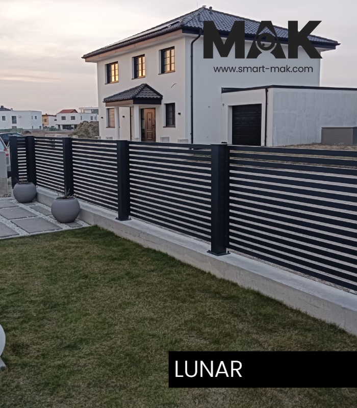 Alu Zaun LUNAR Ausführung mit außenliegendem Zaunfeld und innenliegenden Pfosten